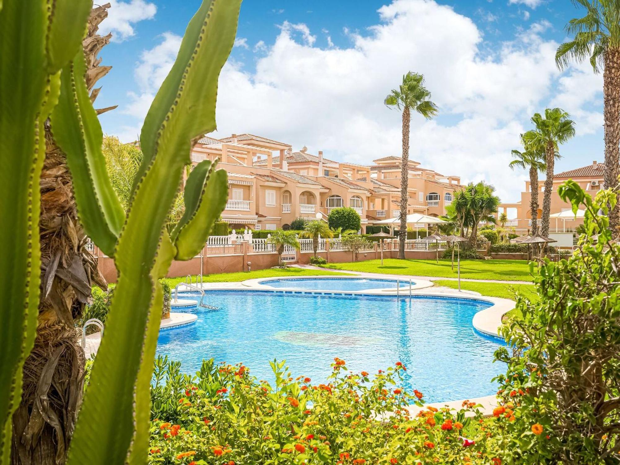 Belvilla By Oyo Lovely Bungalow With Swimming Pool Orihuela Exterior foto